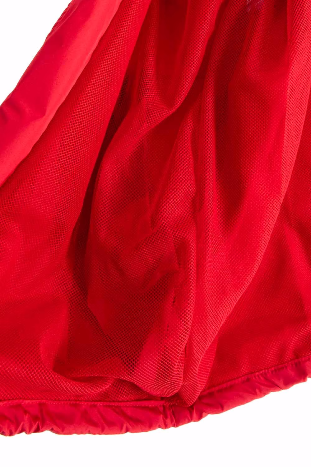 Kırmızı Yağmurluk Kırmızı Yağmurluk